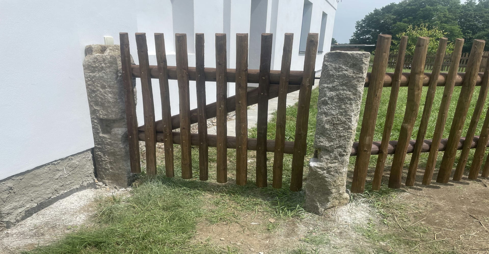 Obrázek 1 / Dřevěné ploty - strojně loupané   - realizace Plavsko 075-2023
